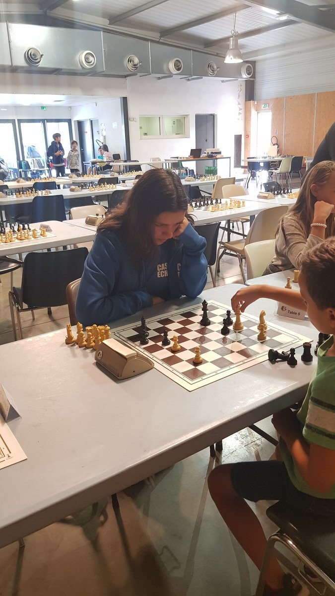 Resultat du tournoi rapide de La Ciotat.
Dans le tournoi B, Rémi finit avec 4 points. 
Emma finit première féminine avec 5 points !
Krishnan décroche  la deuxième place !
Dans le tournoi A, Gabriel finit avec à 4,5 points et Quentin avec 5 points.
#ffechecs #cassis #echecs #FIDE