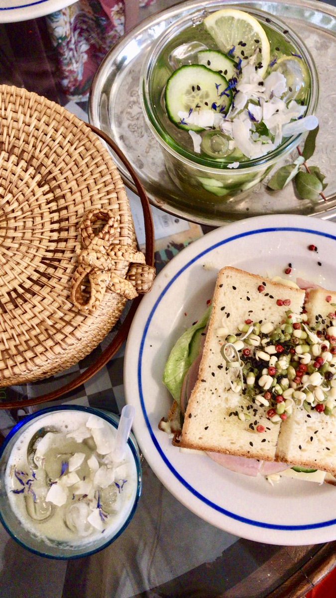 DisplacedNation's tweet image. “Czech lemonade is a game changer. It’s chocked full of herbs, forest fruit &amp;amp;sometimes veggies (yes, veggies!)” declares Maine-born #Prague resident Alex of @ECContessa. She recommends this &amp;amp; 7 other must-eats in #CzechRepublic capital (&amp;amp; a few to avoid) buff.ly/2ACj8wG