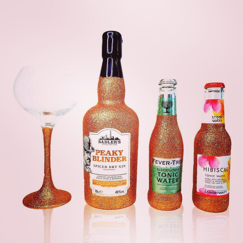 GinaliciousUK's tweet photo. By Order Of The Peaky Blinders 😋

This #PeakyBlinders Rose Gold Gin with 2 Tonic waters and a personalised matching glass is on sale for a short time: https://t.co/RtWUtG6JLk https://t.co/iWOZ0s5hMW