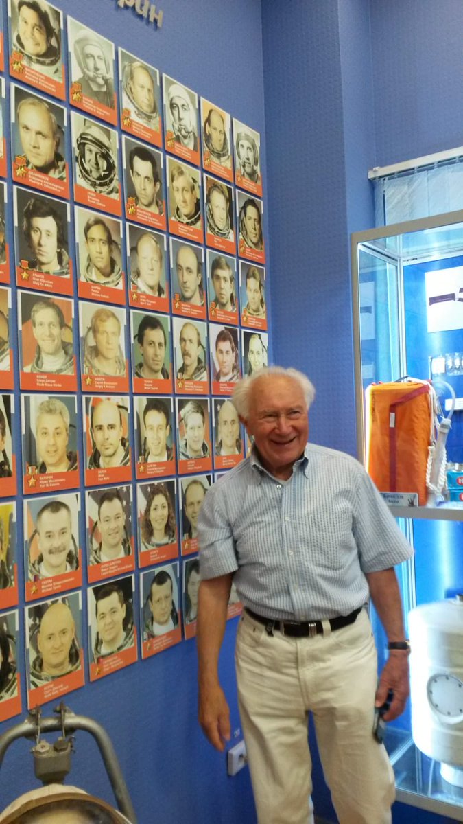 Ad astra, lieber Freund Sigmund! Du hast uns den Weg ins All leicht gemacht. Danke. Reinhold