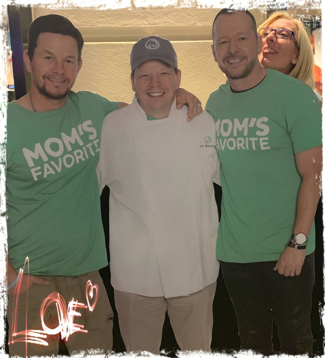 @markwahlberg @DonnieWahlberg @Wahlburgers Can't take me anywhere @ValMBE 😂😂