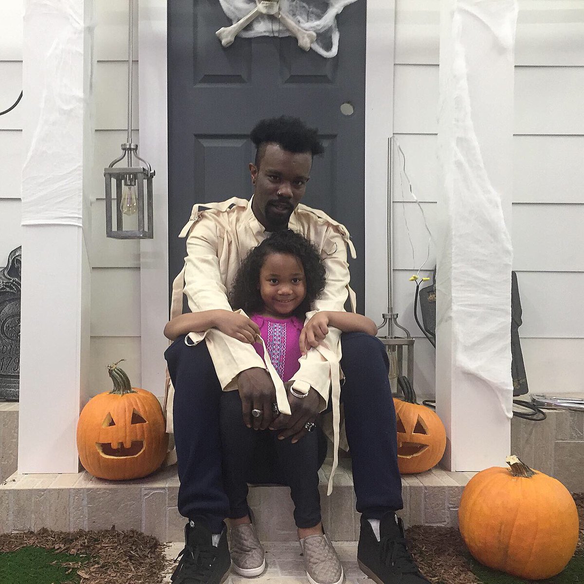 cantbuydeem's tweet photo. 🎃 🎃 🎃
Shooting a video w/ @choreboyraps & @patriachays on this weeks episode of #daddydaughterdate
———
(https://t.co/r26FsG7JJx) #PayMeTho #Nosce https://t.co/QnjmpftB1a