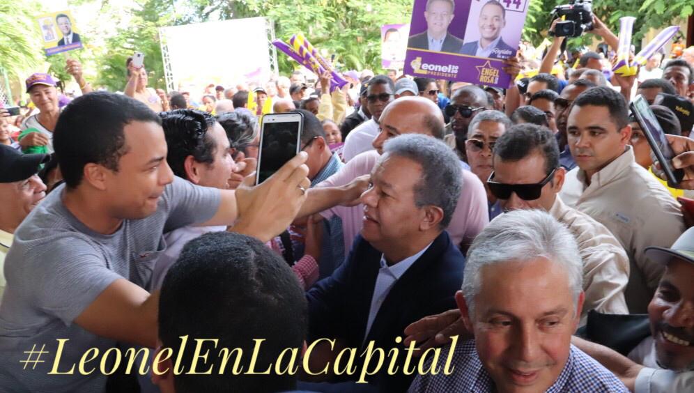 Jorylopez01's tweet photo. Cariño, afecto y solidaridad es lo que caracteriza #LaFuerzaDelPueblo con #LeonelEnLaCapital. https://t.co/omLtT87Edr