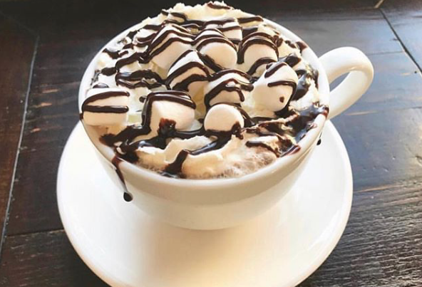 200FirstStreet's tweet image. @SouthernGrndsCo is serving hot chocolate with marshmallows and chocolate sauce! YUM!