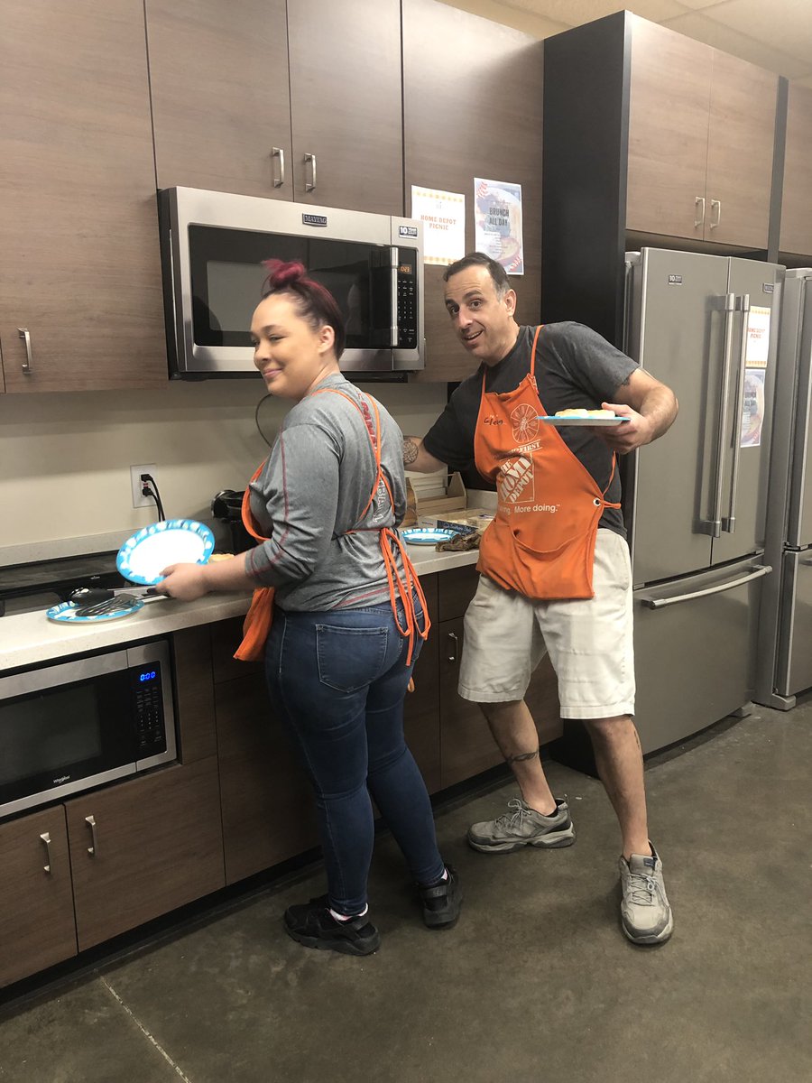 jackiec2506's tweet photo. Breakfast all day with my daughter famous biscuits and sausage gravy (now famous)lol. What a great weekend the associates loved every minute. https://t.co/sLbY3YpdFO