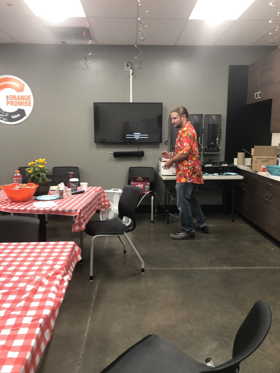 jackiec2506's tweet photo. Breakfast all day with my daughter famous biscuits and sausage gravy (now famous)lol. What a great weekend the associates loved every minute. https://t.co/sLbY3YpdFO