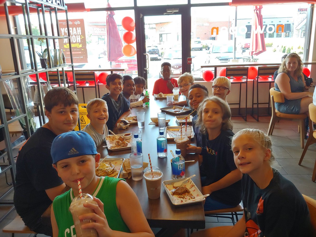 RuzyJ13's tweet photo. First Run! Team Bowen is going to be tough to beat this season! After practice, a little get together with most of our players at our sponsors cafe @DIPNDIPCANADA @dipndip. Amazing place for desserts! @CoachRicky6 @huggytdot https://t.co/3ELRyICJQS