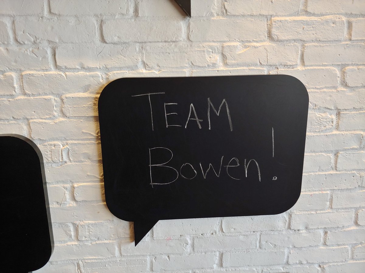 RuzyJ13's tweet photo. First Run! Team Bowen is going to be tough to beat this season! After practice, a little get together with most of our players at our sponsors cafe @DIPNDIPCANADA @dipndip. Amazing place for desserts! @CoachRicky6 @huggytdot https://t.co/3ELRyICJQS