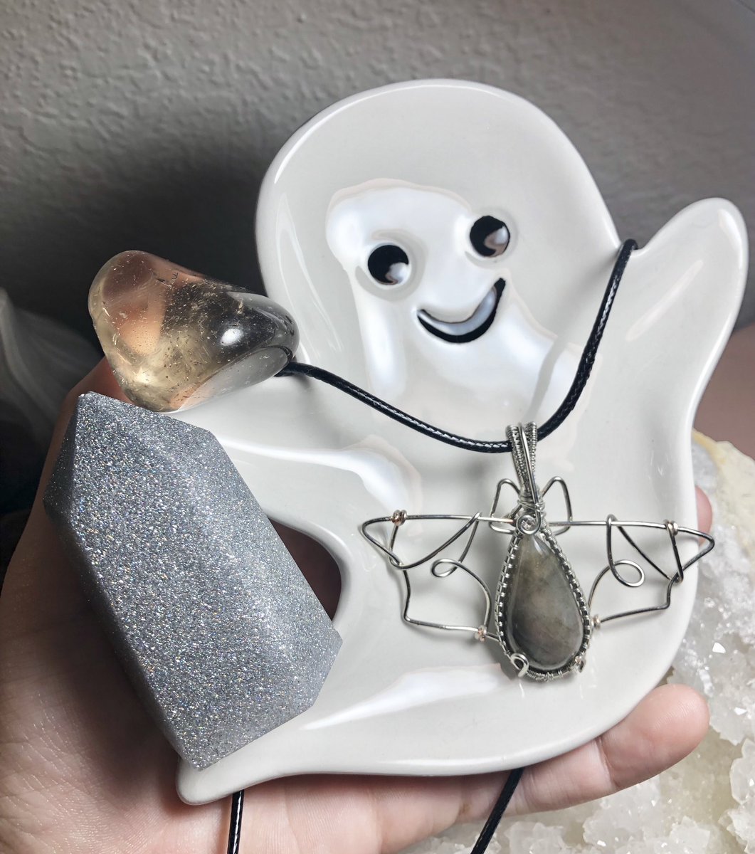 foggecrystals's tweet photo. SPOOKY GIVEAWAY 🦇✨
One winner will receive this ghost trinket tray, sparky resin crystal, large Smokey Quartz tumble and purple labradorite bat wrap 🕸 
RT, like this tweet, and follow me to enter 🕷 tag friends for extra entries!!
Ends on October 6th at 6pm ✨ https://t.co/6JzwIgamqJ