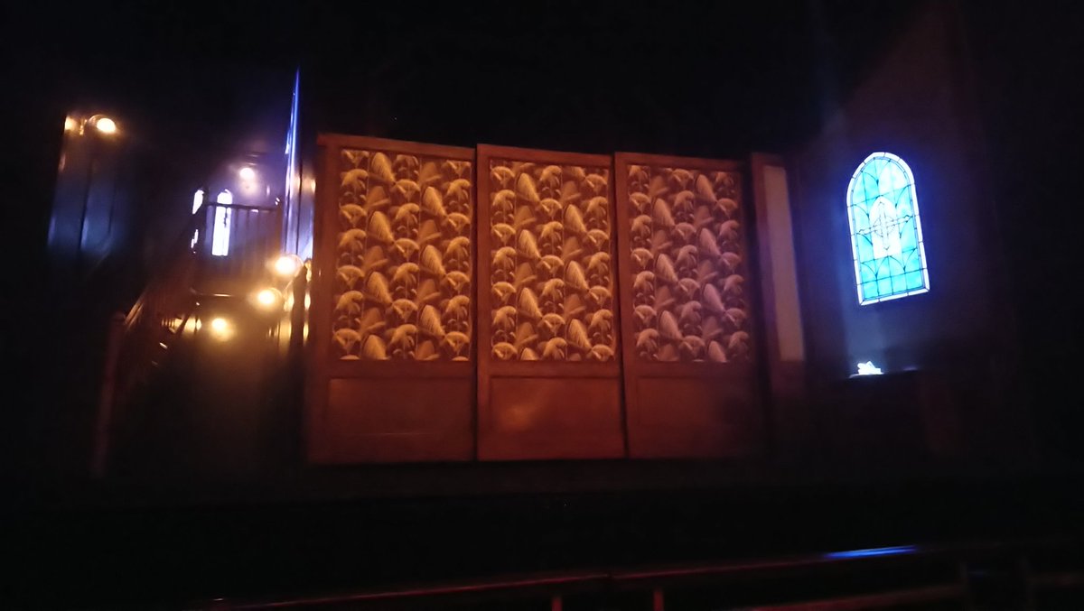 The Exorcist @GlasgowKings is absolutely amazing. We had front row seats, love a bit of horror! Very well done and  <a href="/SusannahEdgley/">Susannah Edgley</a> played Regan brilliantly! Timing and expressions totally spot on. Loved it! Definitely recommend!