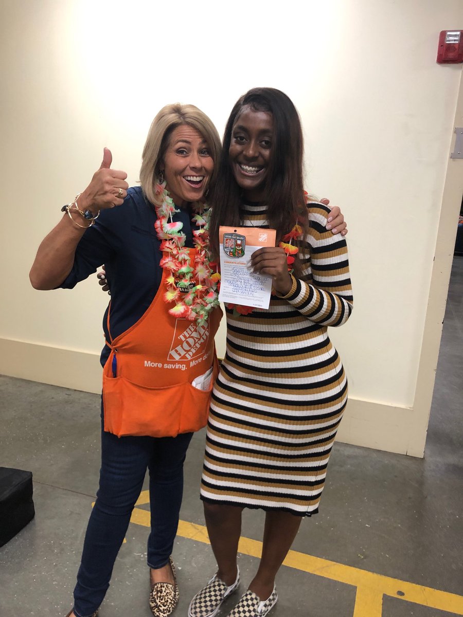 beckigrubbs's tweet photo. Celebrate cashier of the Month Kimberly!!!so proud of you! https://t.co/cVfJqyi2qW