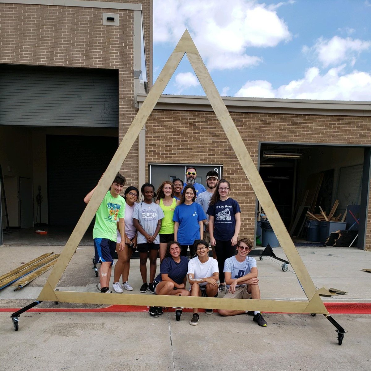 BoswellBandGold's tweet photo. These AWESOME #BandKids worked hard & got things done today! Thanks, also, to Mama Dill for her help throughout the day AND to our #PropPops for the last several weeks of construction! Tomorrow, all props will be on the field for rehearsal thanks to all of your effort! https://t.co/ju7ApzgKEn