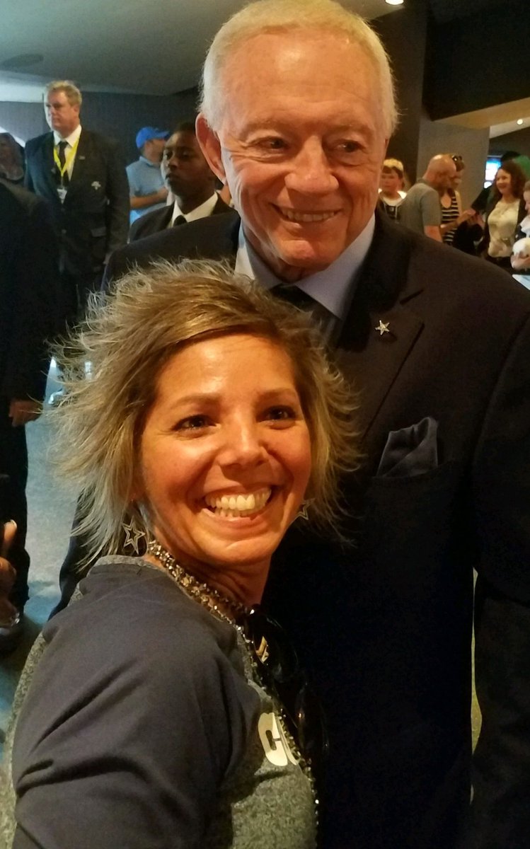 814903's tweet photo. Just me and Jerry Jones today! ♥️🏈♥️ https://t.co/EhSPN8uqkH