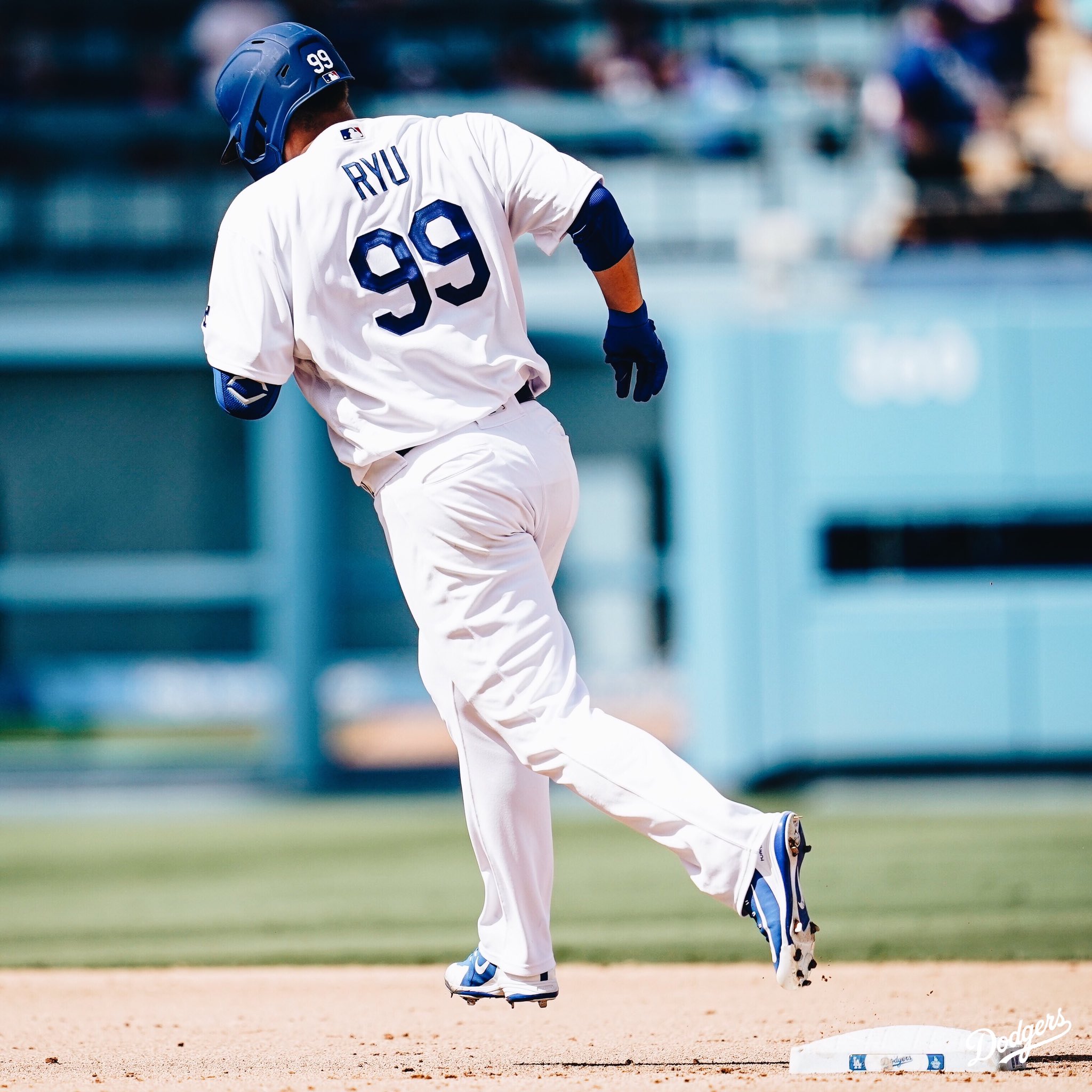 Los Angeles Dodgers on X Pitchers who rake Ryu love to see it. https t lH8ChwULZ0 X