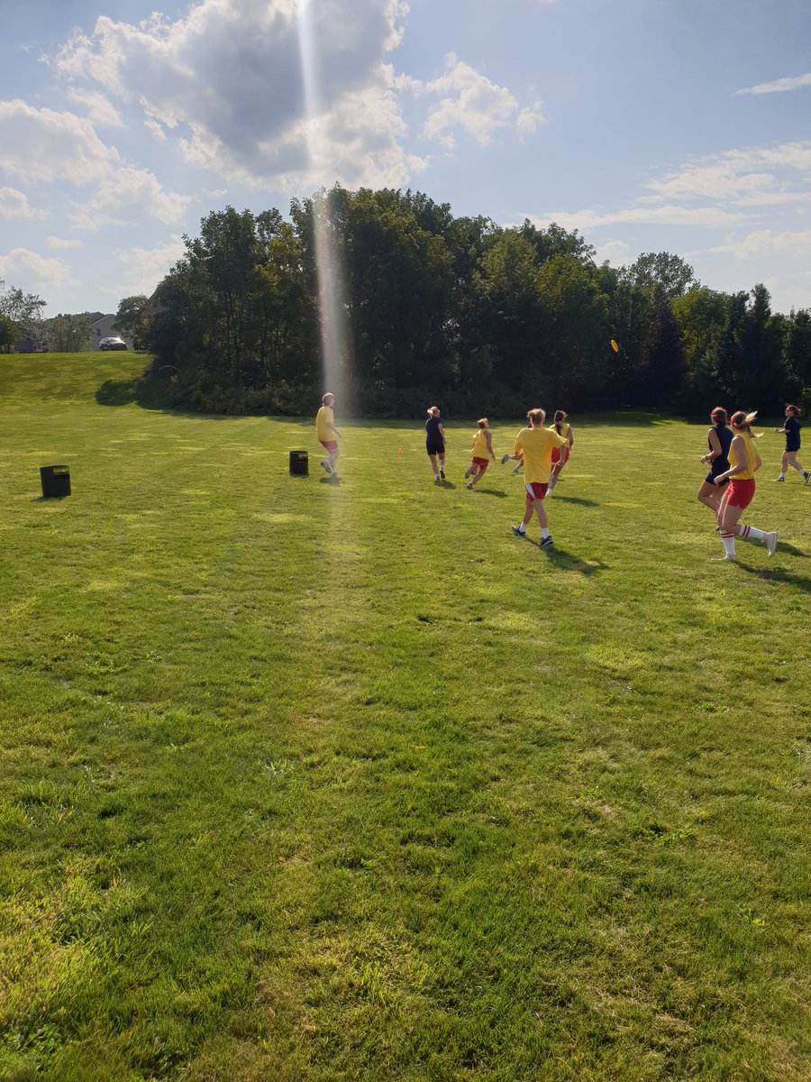 GannonWBB's tweet photo. Finishing with Ultimate Can Jam
#backyardolympics #teambonding #gannonu https://t.co/xqEhCY2PPd
