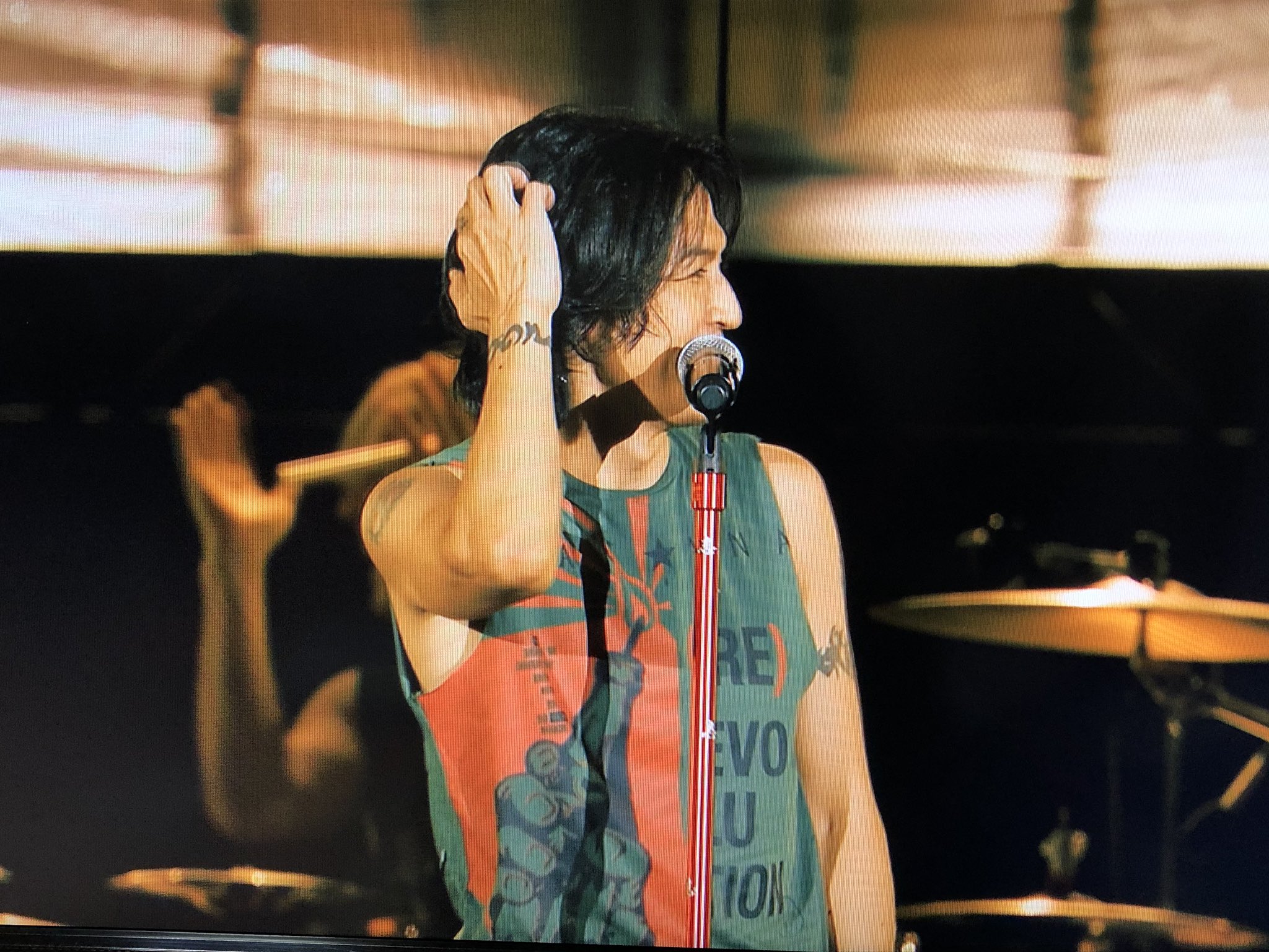 ハチ 稲葉浩志 様 55歳のお誕生日おめでとうございます あなたが書く歌詞と 松本さんが作る曲に元気をもらい続けて年あまり どうかこれからも お茶目でかっこよくて セクスィーで かわいいヴォーカリストさんでいてください 稲葉浩志誕生祭19