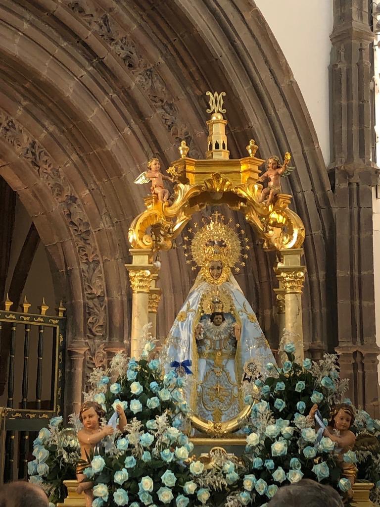 Esta noche he acompañado a los vecinos de #LaSolana en la Procesión  compartiendo la devoción que sienten por su patrona la Virgen de Peñarroya,  junto a Pte. Provincial @pacocanizares y nuestros concejales