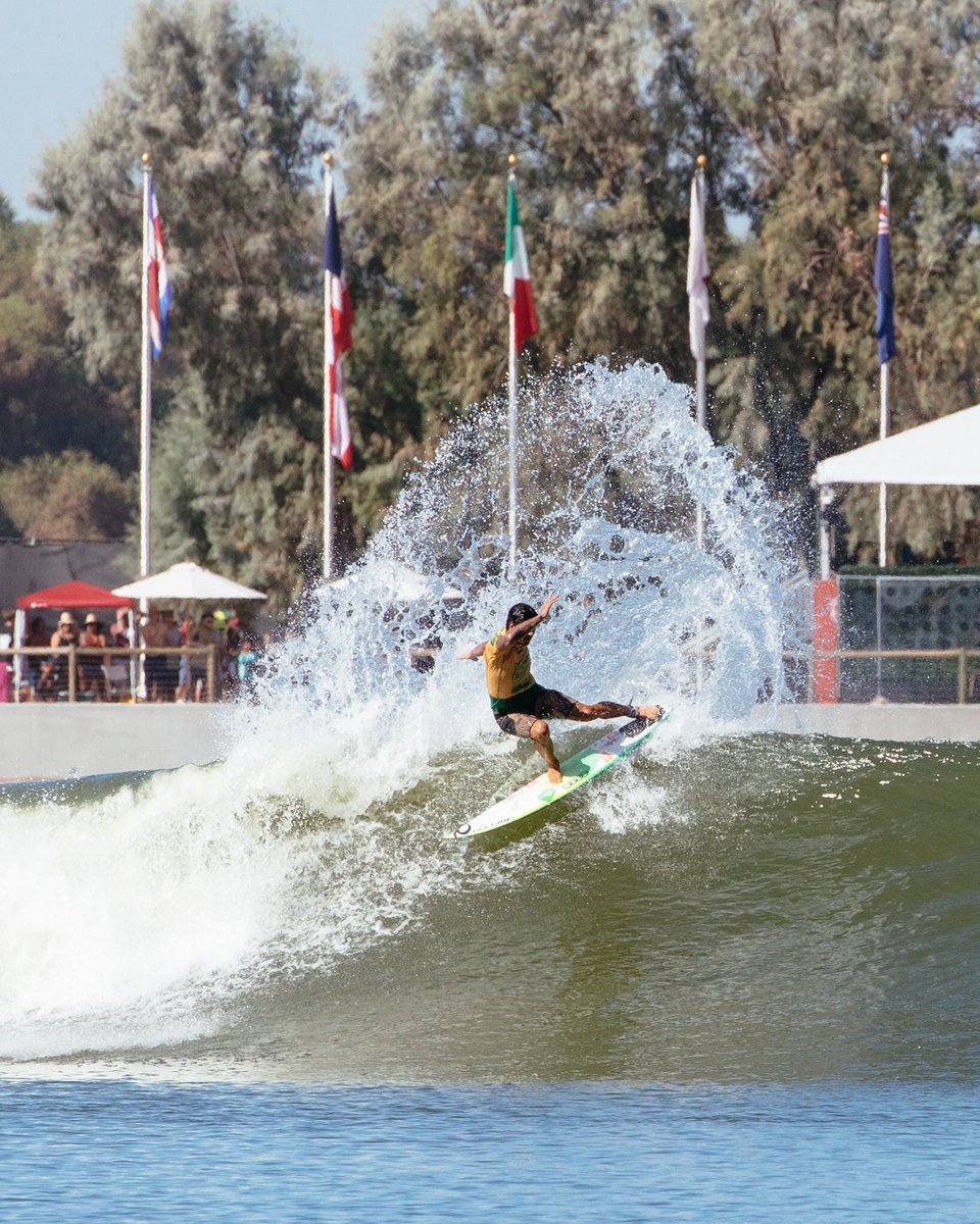 ripcurl_usa's tweet photo. The only surfing event in the world with a completely even playing field. A perfect wave, and the ultimate canvas to surf your absolute best. From the barrel to the air to World #1, here is the best of our best...
#VaiMedina  #GoOwen #GoConner https://t.co/AZojErwpAm