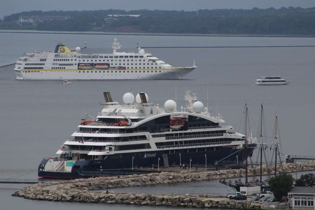 Big Boats Mke On Twitter There Are 2 Cruise Ships In Milwaukee Right Now Https T Co Qqo9txjbrk