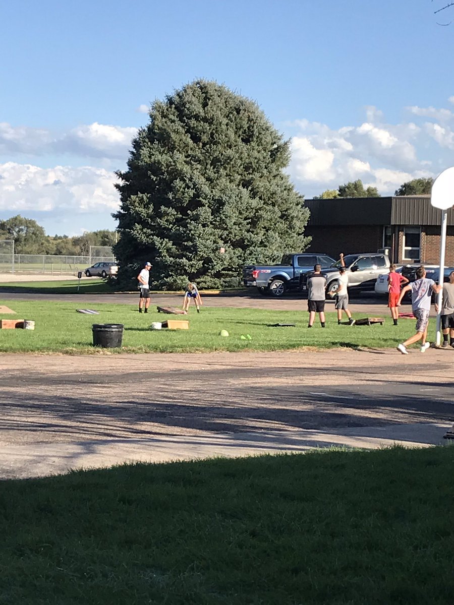 MaywoodSchool's tweet photo. Homecoming Party is happening now! #mhcwolves #hoco19 https://t.co/ZqgcdbGZyJ