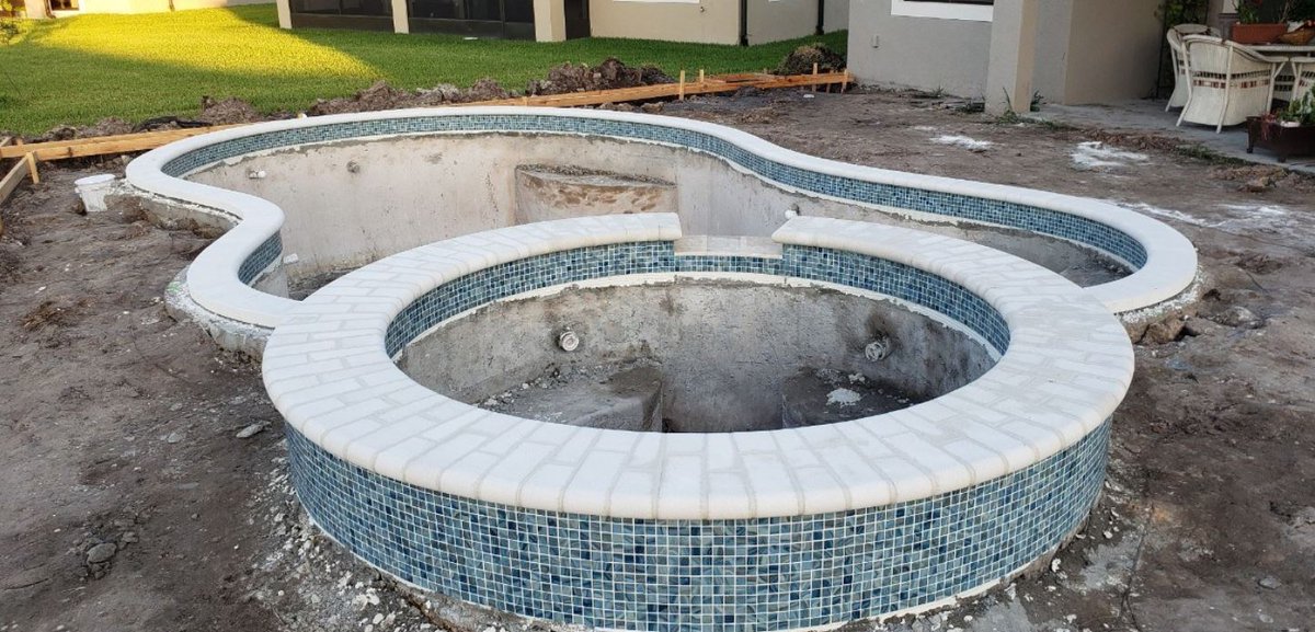 OlympusPools's tweet photo. Did you ever think that BLING would be a word used to describe sparkly pool tile?
#OlympusPools #PoolBuilders #PoolDesigners https://t.co/Z1RF595txu
