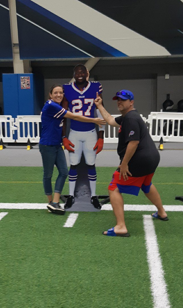 I feel like I owe @TreWhite16 a HUGE apology for my immature behaviour pregame. It's. It not your fault my wife was so giddy..... and dude you BALLED OUT today!  Something special about this <a href="/BuffaloBills/">Buffalo Bills</a> team. Sorry @TreWhite16 😔.....
