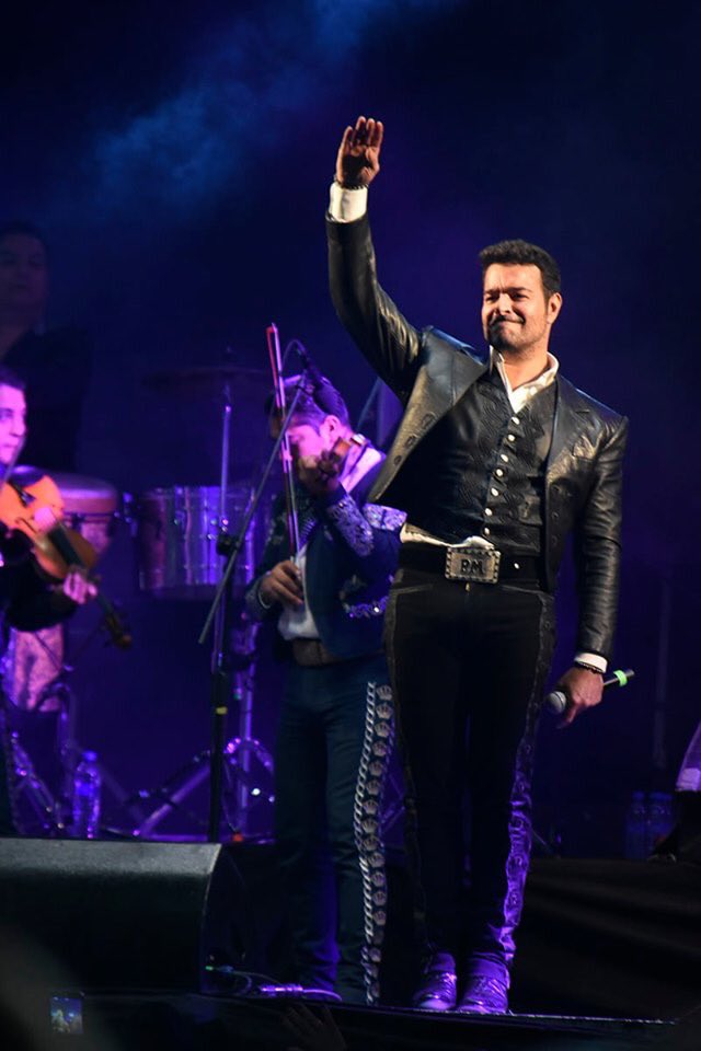 feriazac's tweet photo. Zacatecas lo recibió con un gran cariño en uno de los foros que ha dado buenas noticias y sorpresas. De esta manera Pablo Montero con su música, puso a cantar a los presentes quienes por supuesto no paraban de cantar y disfrutar. https://t.co/8VKcP0KnCI