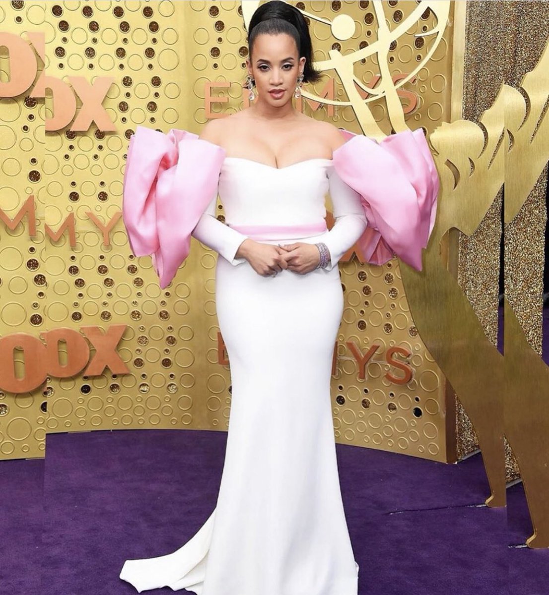 MsMaria_22's tweet image. #puffysleeves much? #fashion #trend #emmys