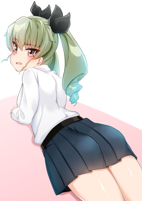 ドゥーチェの生足も見て 