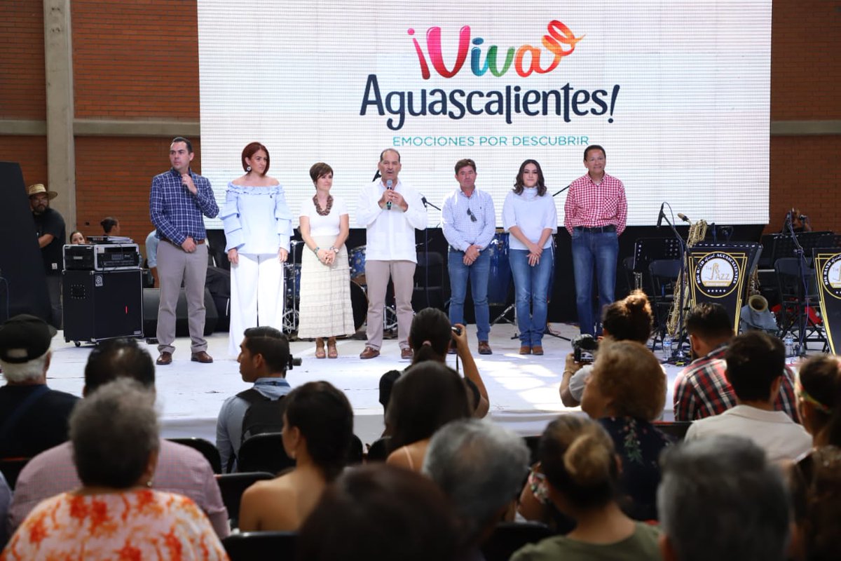MartinOrozcoAgs's tweet photo. Gran cierre del #VinoFest2019, donde se dieron cita más de 100 mil personas entre locales y visitantes. @Aguascalientes es un estado vanguardista, con base en hermosas tradiciones y calidez humana. Te esperamos con los brazos abiertos en el próximo #FestivalDeCalaveras2019. https://t.co/JdDPHQAA4x