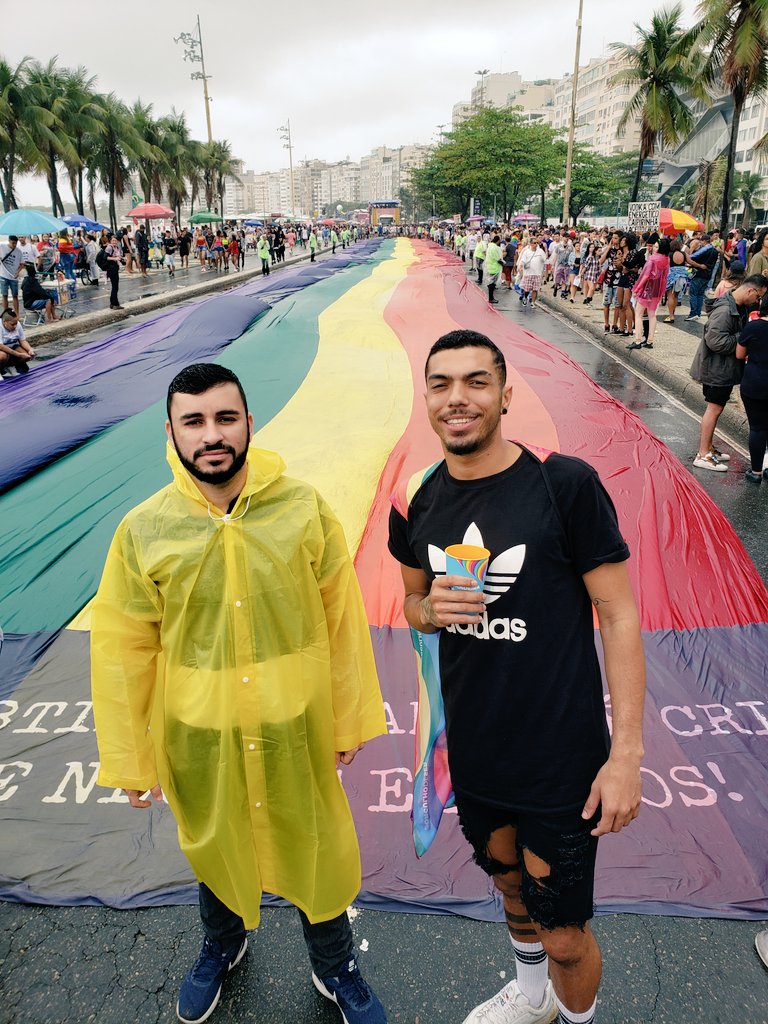 Eu todo prevenido e a gay toda rasgada... Vai entender! 😂