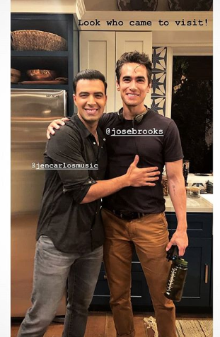 TeamCanelaArg's tweet photo. Visitas en el set de #theexpandinguniverseofashleygarcia para @jencarlosmusic su compañero de la serie #Telenovela @josebrooks #Netflix https://t.co/sjClNrFmqp