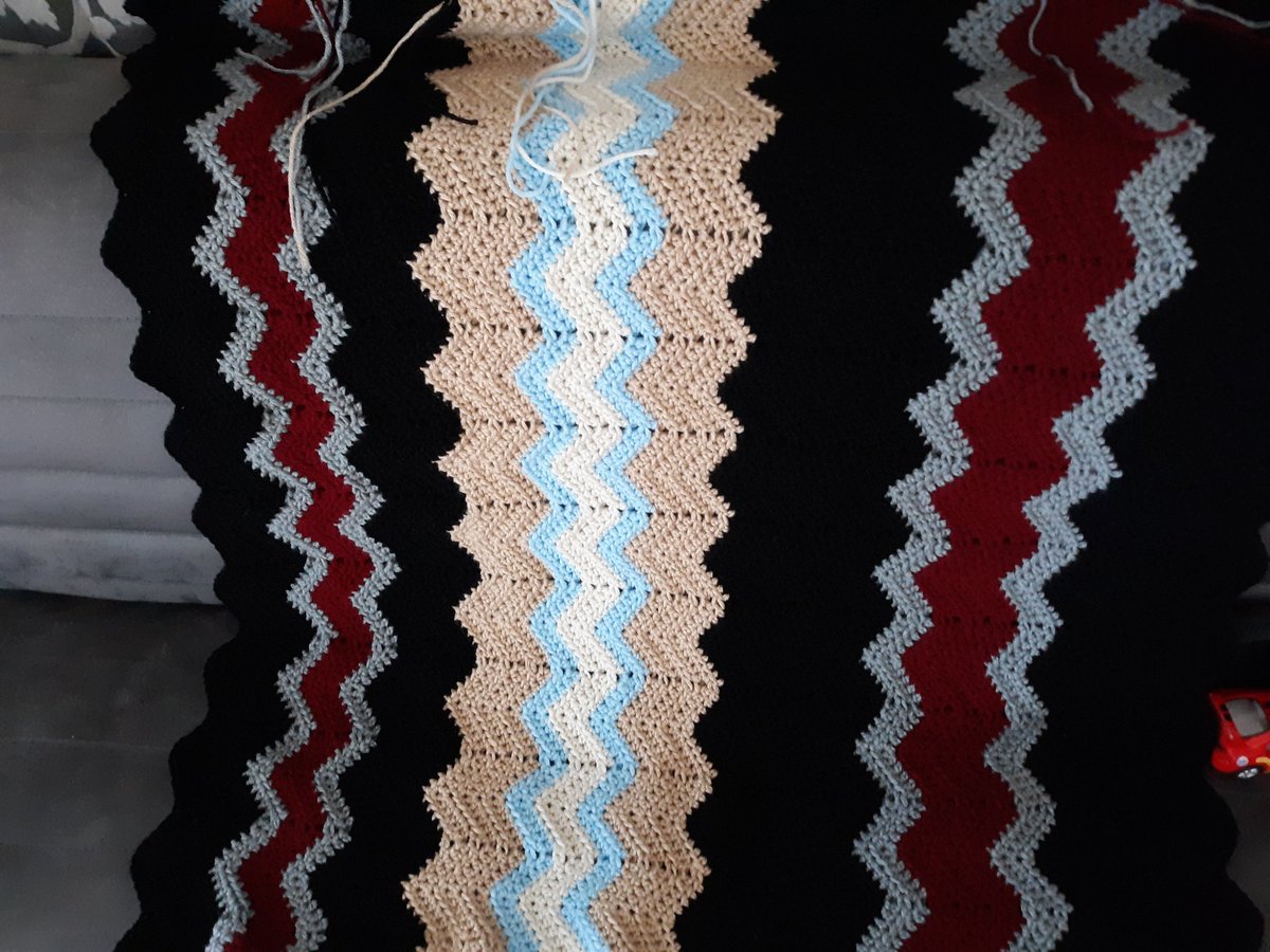 Katibug4's tweet photo. Phase 3 is done! Just the large batch of #aziraphale remains! #crowley colors are retired for the time being. #GoodOmens https://t.co/3Klgy5vMDt
