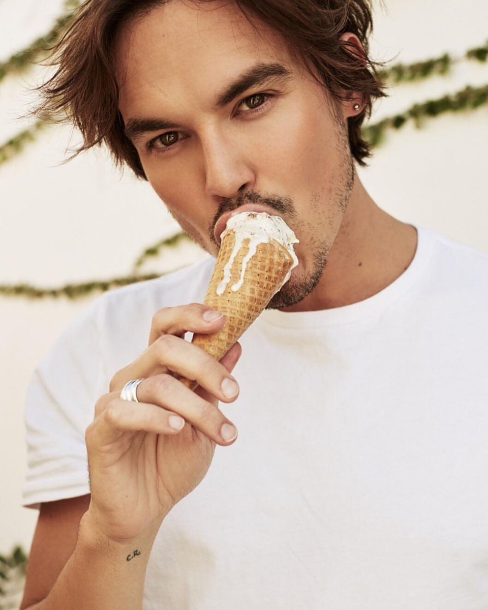 tiffanyrachel14's tweet photo. 🎶 I'll stop the world and melt with you. 🎶 - Modern English ('I Melt With You') #NationalIceCreamDay 🍦🍨👅 #FingerLickingGood #MeltyGoodness #FoodPorn 

[📸: Lauren Alexandra Photography, from Tyler's IG, December 13, 2017] https://t.co/4cNe8wIher