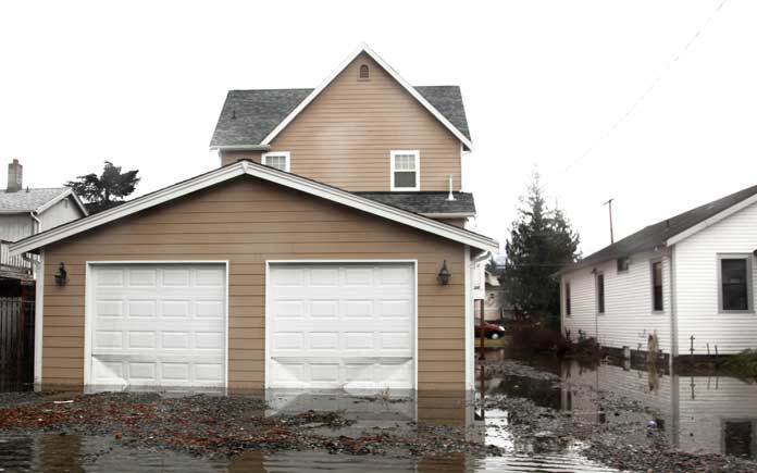 4 Tips to Reduce Water Damage in a Flood Zone dlvr.it/RDflT2