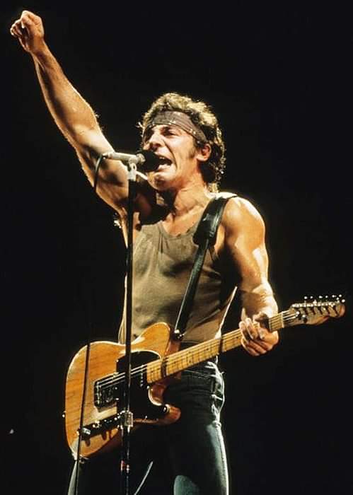 Happy birthday BRUCE SPRINGSTEEN!
(September 23, 1949) 