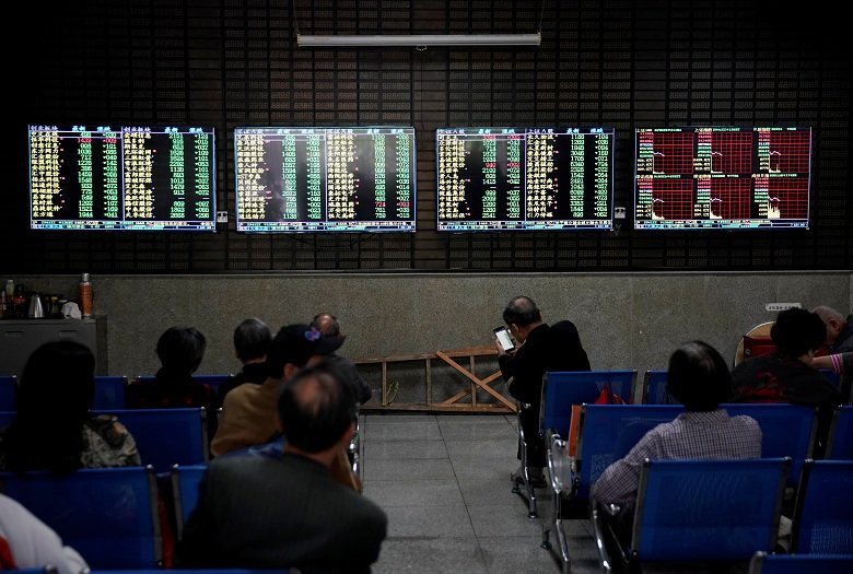 #AsianShares started higher on Monday on hopes of an interim Sino-U.S. #TariffDeal after the two countries described their talks as 'productive' and 'constructive', while #oil gained... Read more at: bit.ly/2m2oMUW
#Advisorymandi