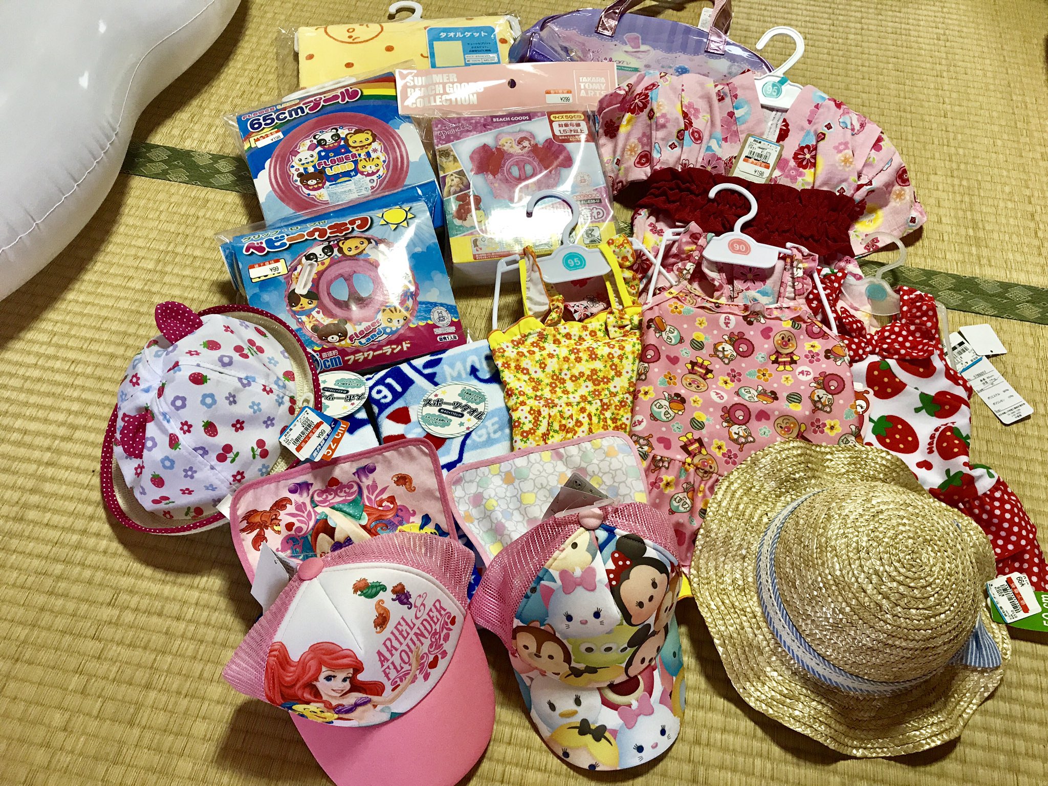 羽衣 西松屋底値セール 服以外 戦利品 お腹いっぱい買えました アンパンマン水着定価一枚分より安かった 水着 3 甚平ドレス プール タオルケット は各198円 プールバック 浮き輪 スポーツタオル 2 帽子 4 は各99円 ディズニー浮き輪が1番高くて299
