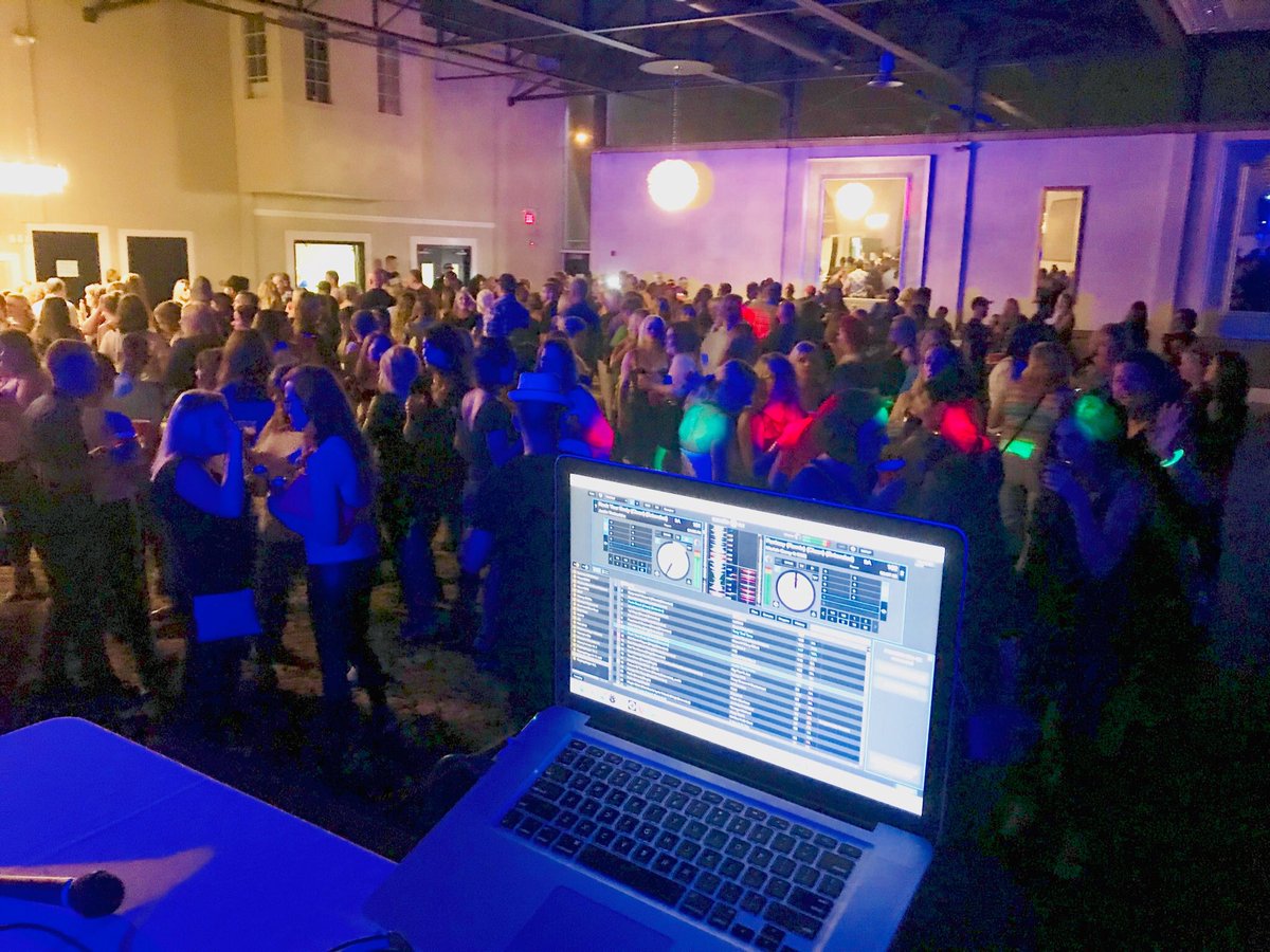 Amazing to see #Brantford attend an event in such big numbers. Hope you guys enjoyed the #throwbacks as much as we did. Can't wait for the next one. <a href="/mannys_place/">Manny's Place</a> <a href="/CityofBrantford/">City of Brantford</a> <a href="/bconventionc/">Brantford Convention</a> ❤️✌🏼