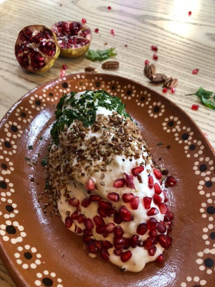 ¡Últimos días para venir por tus chiles en nogada! 
.
.
.
.
.
#LaAbeja #CocinamosExperiencias