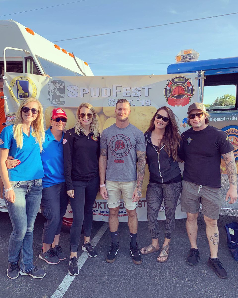 BigIdahoPotato's tweet photo. We made a surprise visit to #SpudFest at @bearislandbeer in Boise yesterday! It raised funds for our firefighter’s local 149 community assistance fund 👨🚒 Good times for an even greater cause!
#bigidahopotato #idahopotatoes #charityevent #boise #idaho #thingstodoinboise #giveback https://t.co/eFrbHHpSBY
