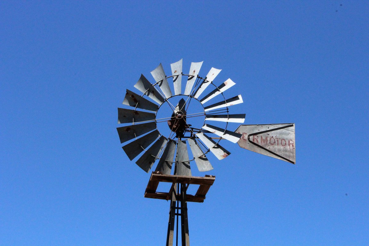 Big_Red_Rage's tweet photo. When you drive through old #Route66 road in #SantaRosa #NewMexico, just off the side of the road you'll come across an an original #Aermotor #windmill. A major tool for ranchers then and now.
#DinoPeñaPhotography #photos #historicroute66 @newmexicotrue @NewMexico @newmexicopress https://t.co/ma2yaP8ykh