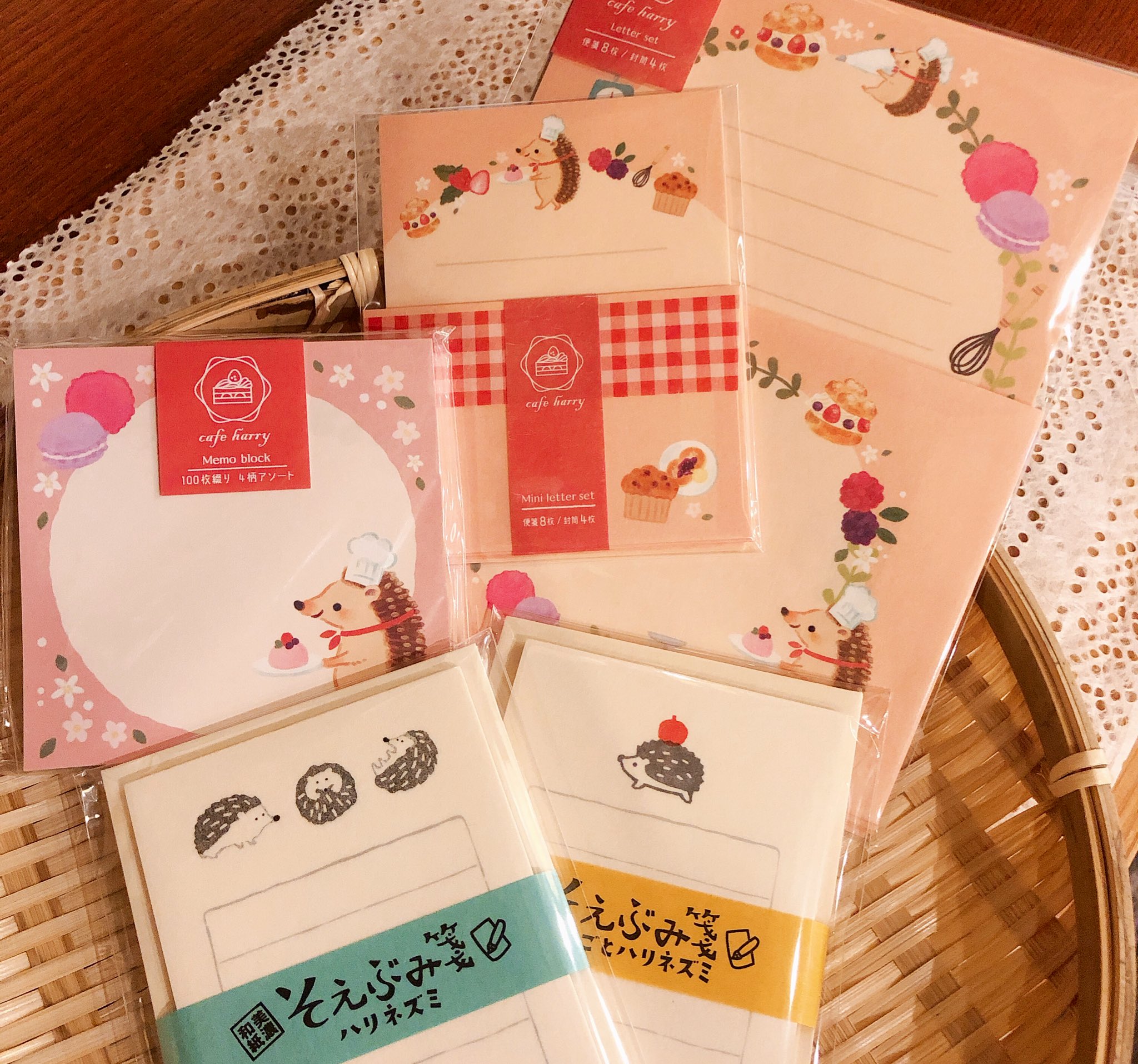 紙遊 See You 古川紙工株式会社直営店 Open おハリネズミようございます੯ ʔ 店舗スタッフです 現在 曇りです 台風接近中の為 お出かけの際はお気をつけて下さいね ハリネズミにはいろんな漢字があるようです