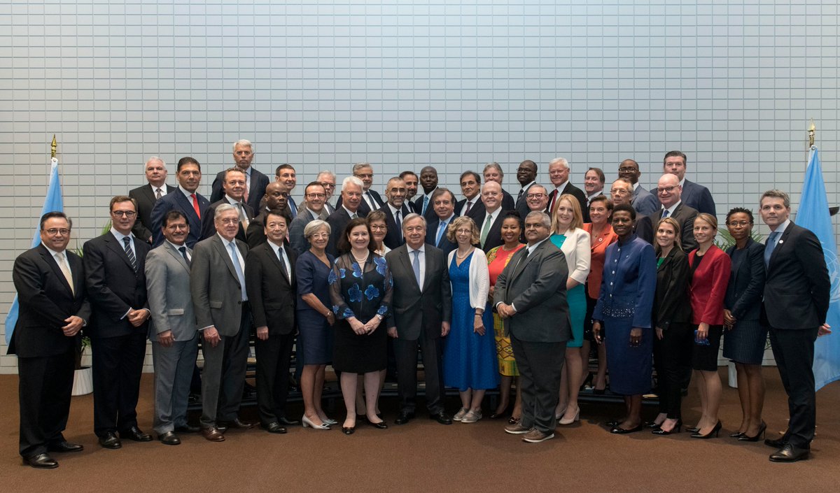 UN Secretary-General <a href="/antonioguterres/">António Guterres</a>, @UNEnvironment Executive Director <a href="/andersen_inger/">Inger Andersen</a> and 40 of the signatory bank CEOs of the Principles for #ResponsibleBanking before the official launch today at the UN Headquarters.
