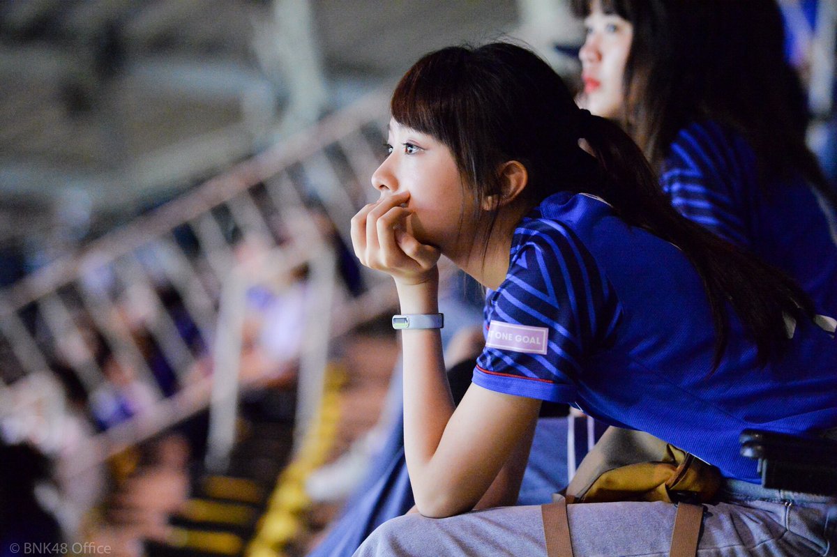 natchasback2's tweet photo. พอเอารูปประโยควนwwblกับรูปร้องนั่งท้าวคางมาต่อกัน ดูเหงาๆเบาๆเรื่อยๆแบบบอกไม่ถูกเลยแฮะ.. แค่คำพูดในไลฟ์ล่าสุดก็เรื่อยๆเบาๆสัจธรรมชีวิตแล้ว https://t.co/LRi234wUWT