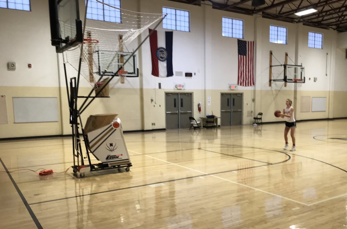 NeoshoGBB's tweet photo. Another example of the BUY-IN from this ‘19/20 team...
Player: “Hey Coach I’m bored, can you please open the gym so I can come shoot?”
2 hours of shooting & unseen work later on a Sunday night.....
😍😍💪🏽🏀💪🏽 #SundayFunday
#OutworkOutperform #RunAsOne https://t.co/5o1pl0c6I7