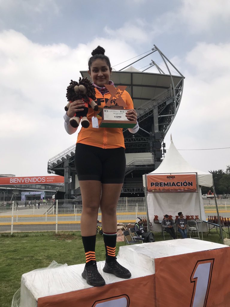 daniancira's tweet photo. Los premios que entregaron hoy en el #GFMX fueron hechos por usuarias del @ReinsercionSoc. Pequeños esfuerzos como este, dan chamba a personas que estuvieron en prisión y les permite obtener un ingreso lejos de la delincuencia. Difundamos este increíble trabajo😻👇🏼@lacanamx https://t.co/m2VWCDUrKM