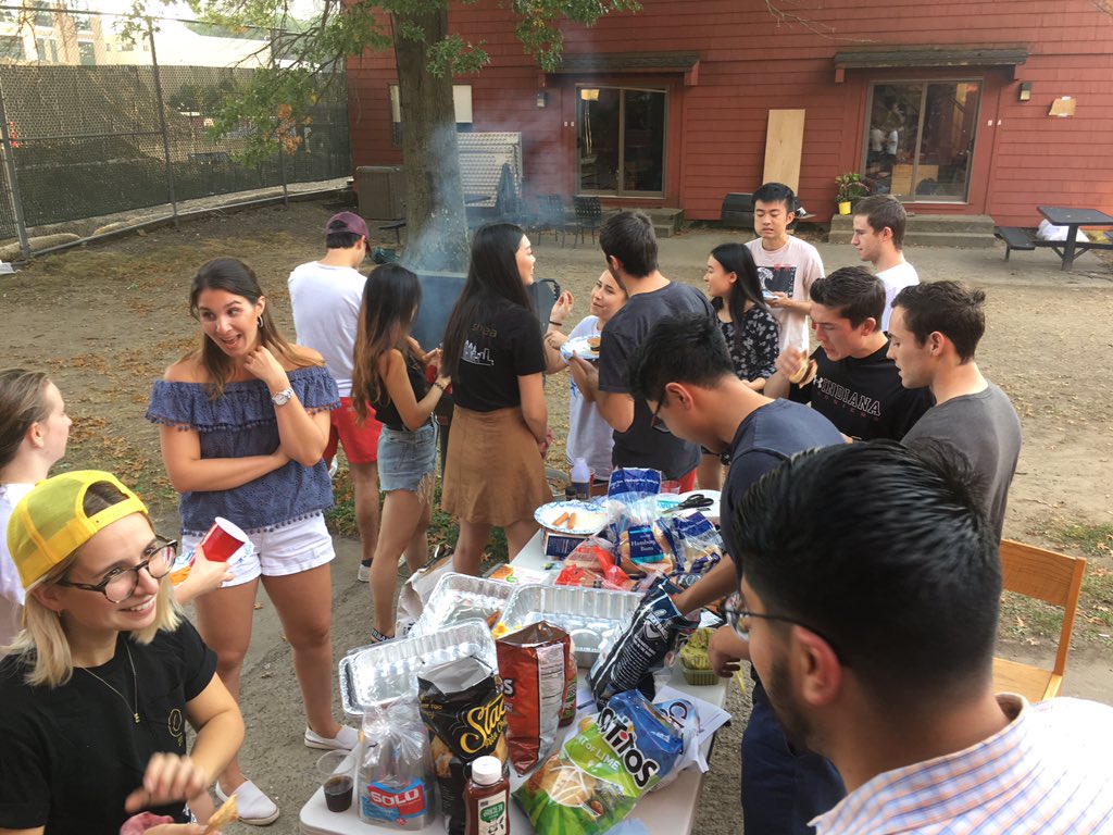 StartatShea's tweet photo. Our first-ever Shea@theMods was a success! Thank you to everyone who came out today! 🍔🌭

We have week packed with events so stay tuned for updates ⚡️ https://t.co/6nOcmfdjZf