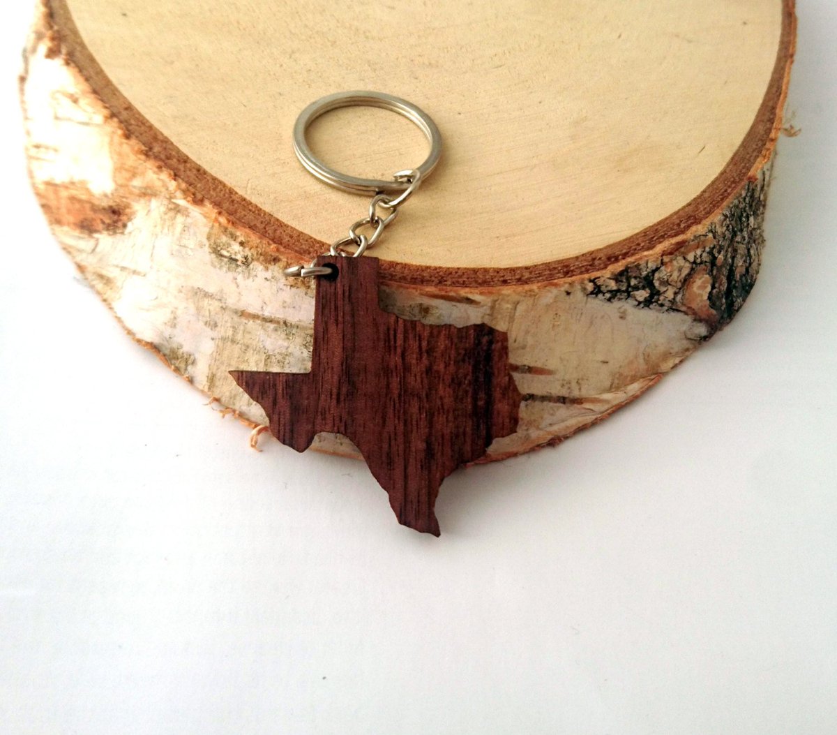 andra_389's tweet image. Texas shape Wooden Keychain, Walnut Wood, USA States,  Custom Engravable Keychain, Environmental Friendly Green materials tuppu.net/7de0580d #Etsy #keychain #CoolKeychain