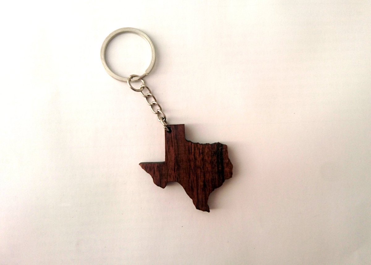 andra_389's tweet image. Texas shape Wooden Keychain, Walnut Wood, USA States,  Custom Engravable Keychain, Environmental Friendly Green materials tuppu.net/7de0580d #Etsy #keychain #CoolKeychain